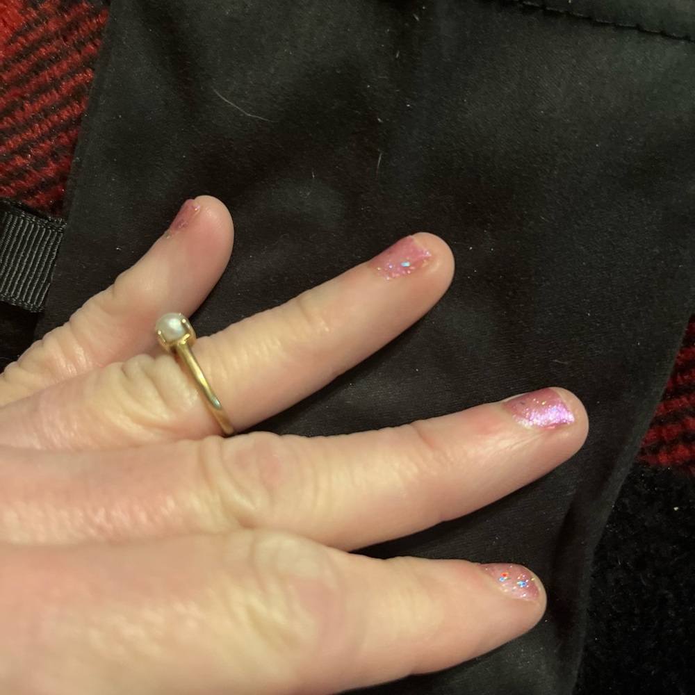 14 k gold pearl ring size 6.5 small pearl nice vintage